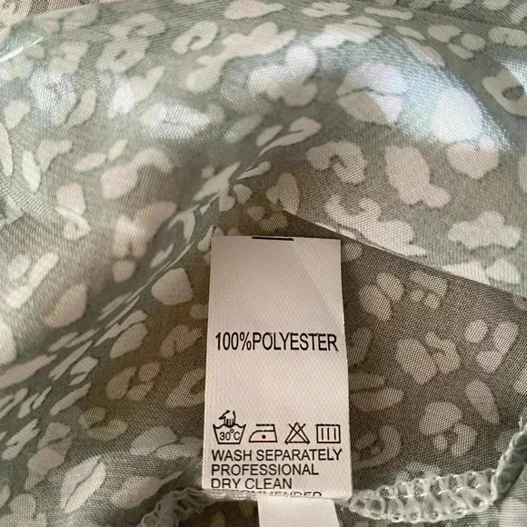 🆕 Sage Mini dress with crossed straps L🆕 - Picture 9 of 10